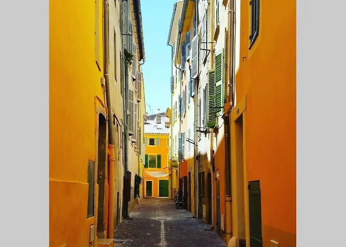 Le Clemenceau Apartment