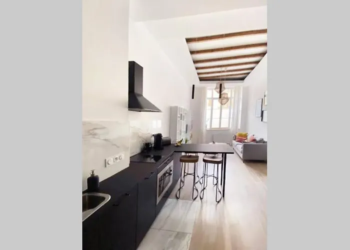 Le Clemenceau Apartment